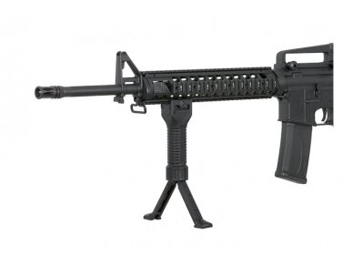 Front grip integrated with bipod 4